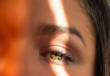 현대인들의 정신건강, 지키기 위한 작은 습관의 힘 portrait of woman face