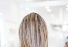 “건강한 두피가 아름다운 헤어의 시작, 모발 건강 관리법” person wearing black top