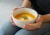 한 끼도 ‘마음챙김’… 요즘 뜨는 슬로우푸드 실천법 Person holding a bowl of creamy pumpkin soup