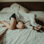 ‘만성피로’, 일상 속 작은 변화로 극복할 수 있다 woman lying on bed