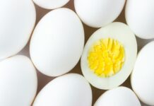 “영양과 보충제, 건강한 일상을 위한 균형 찾기” white egg lot on brown wooden table